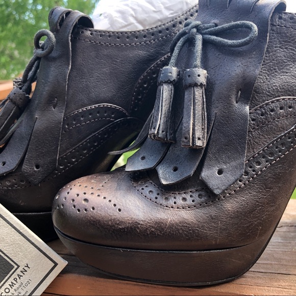 Frye Leather Naiya Kiltie Oxfords, Worn once! - Picture 2 of 7